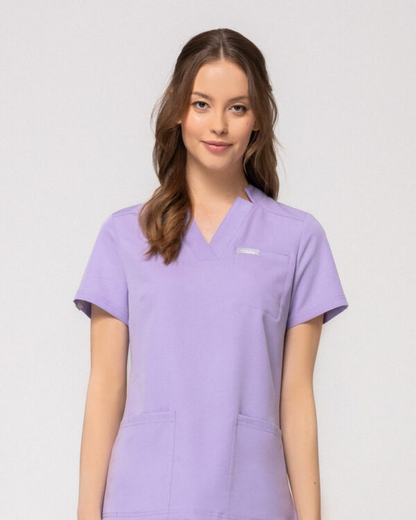 Bluza Medyczna Damska – Scrubs Comfy Lilac