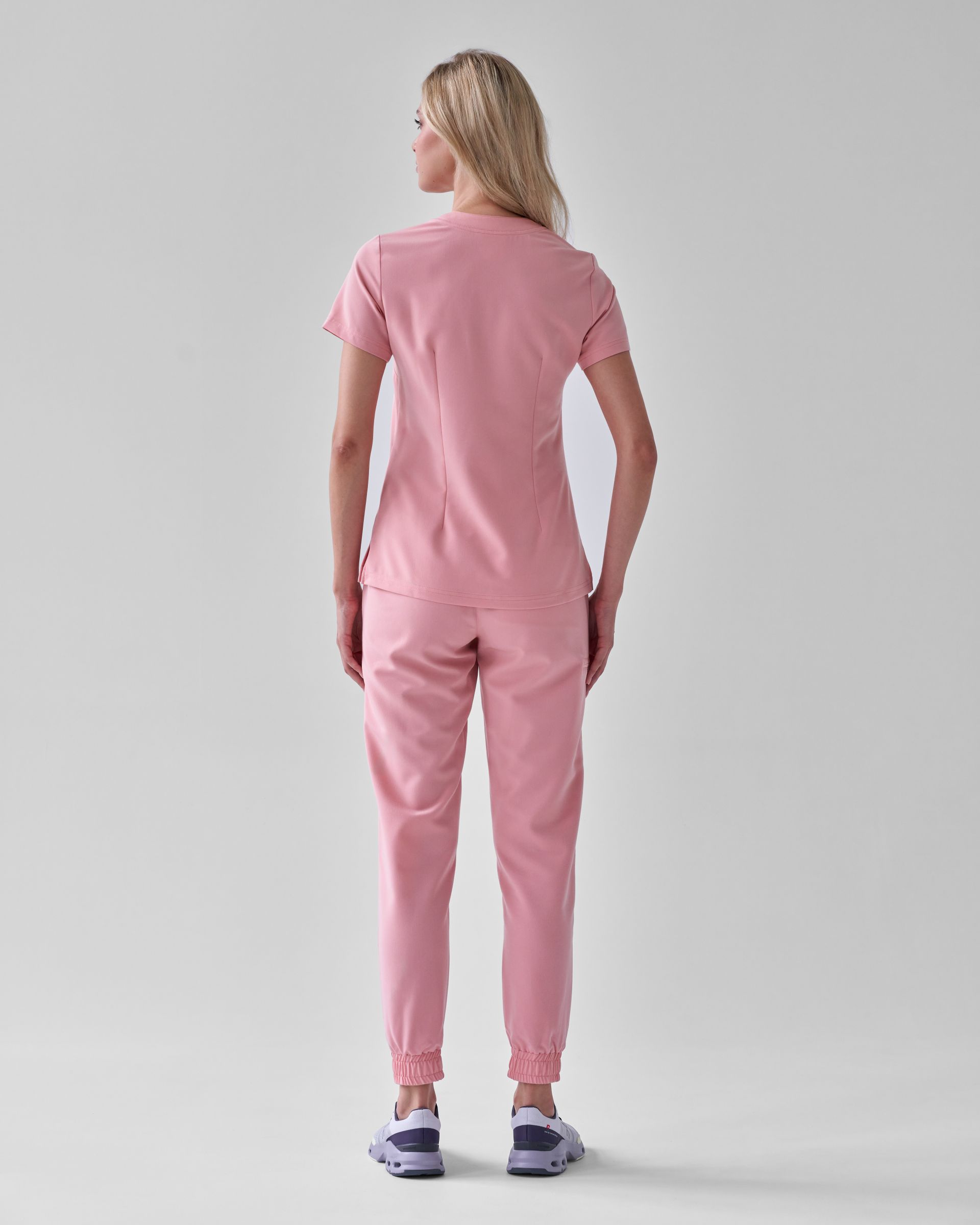 komplet medyczny damski różowy - bluza i spodnie jogger scrubs Comfy